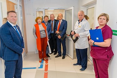 Депутаты посетили обновленный корпус областной больницы